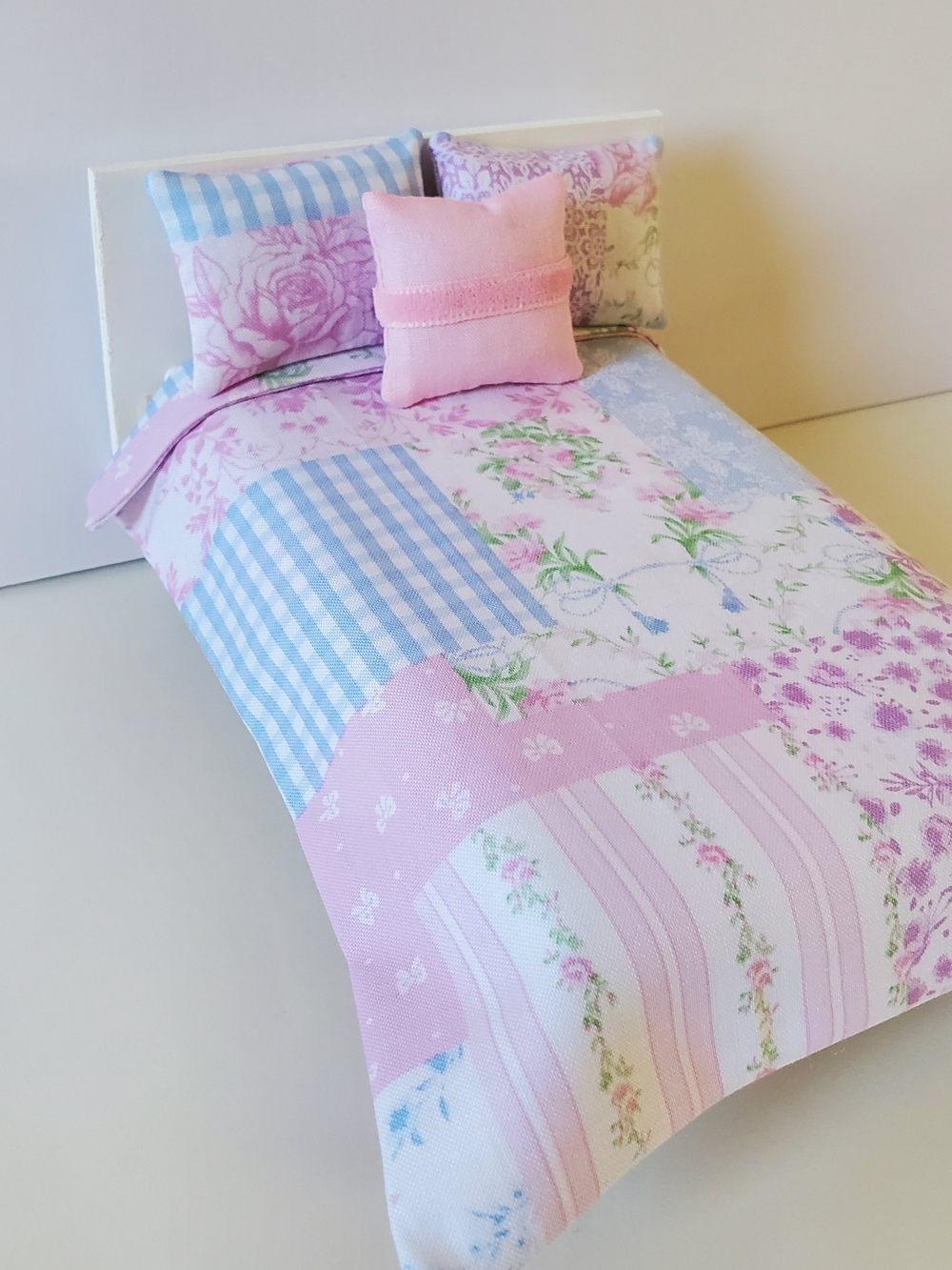 Miniature Dollhouse 1:12 Scale Floral Patchwork Bedding Set